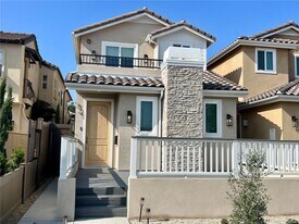 321 Flint Ave in Long Beach, CA - Building Photo