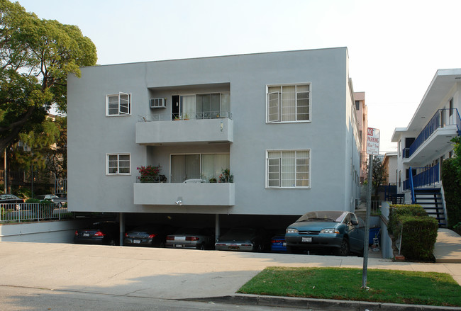 10786 Missouri Ave in Los Angeles, CA - Foto de edificio - Building Photo