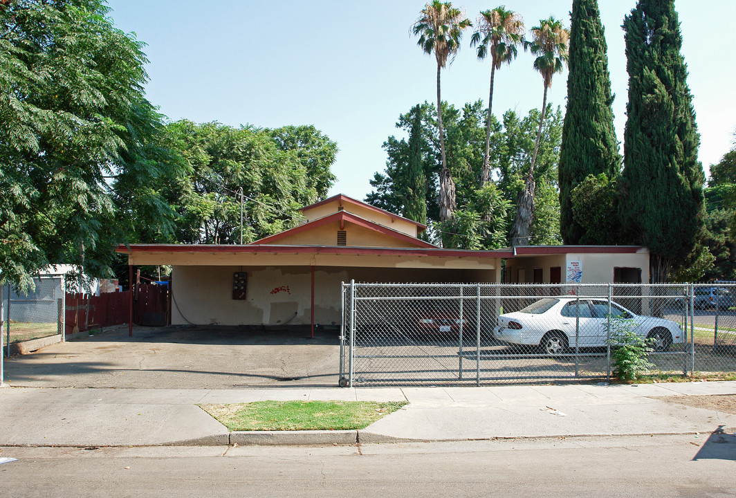 1319 N Rowell Ave in Fresno, CA - Building Photo