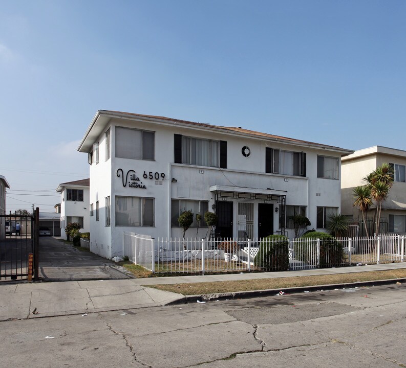 Villa Victoria Apartments in Los Angeles, CA - Building Photo