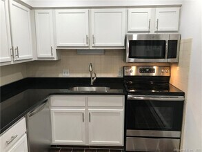 1123 Waterbury Rd in Cheshire, CT - Building Photo - Building Photo