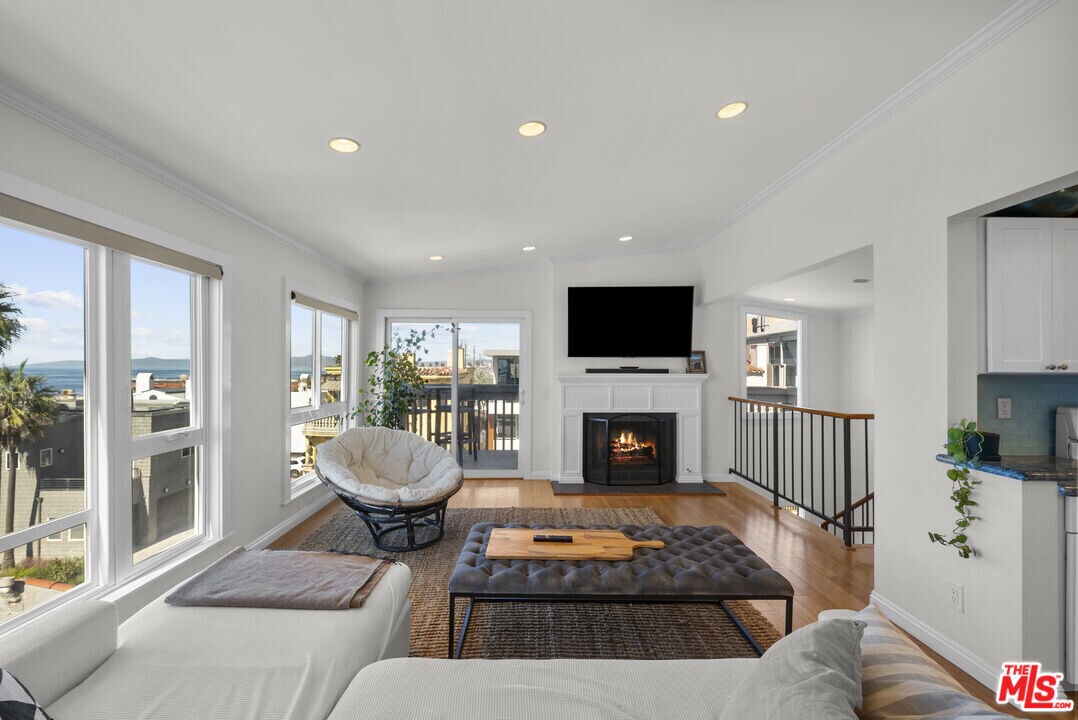 118 7th St in Manhattan Beach, CA - Building Photo