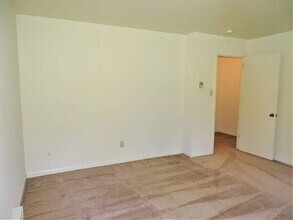 4632 New Holland Rd, Unit 3 in Mohnton, PA - Building Photo - Building Photo