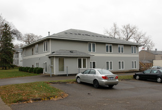 612 University Ave SE in Minneapolis, MN - Building Photo - Building Photo