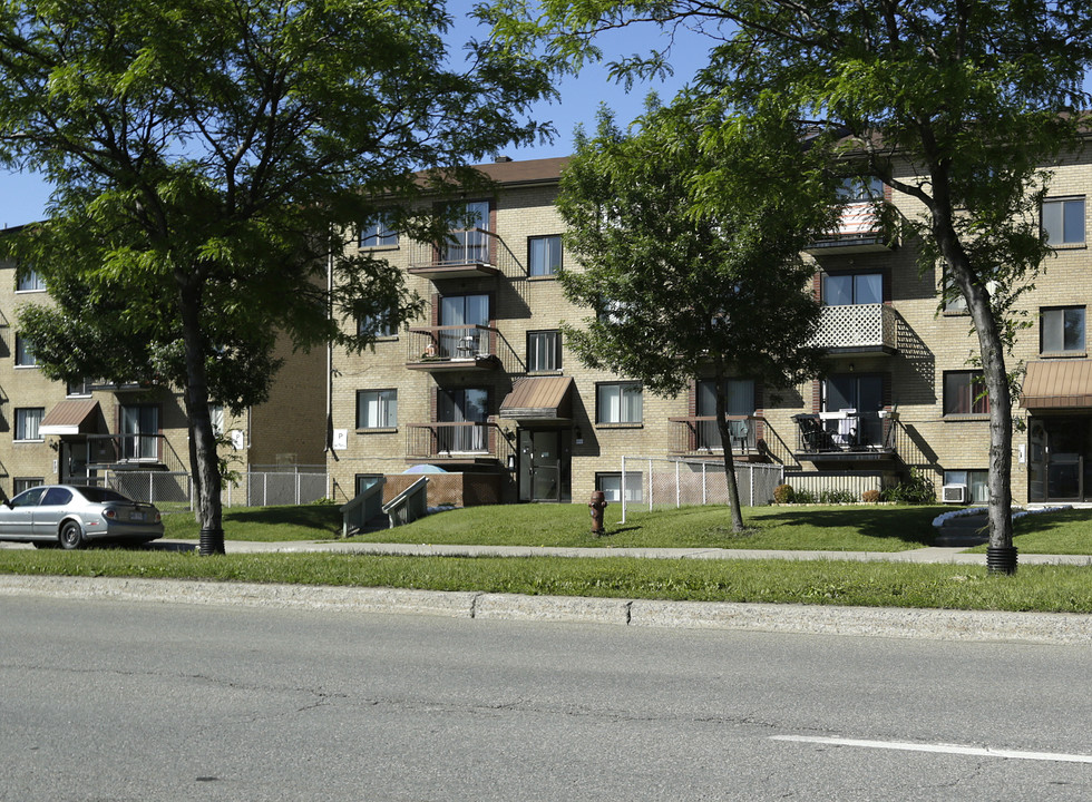 11910 Rodolphe-Forget Boul in Montréal, QC - Building Photo