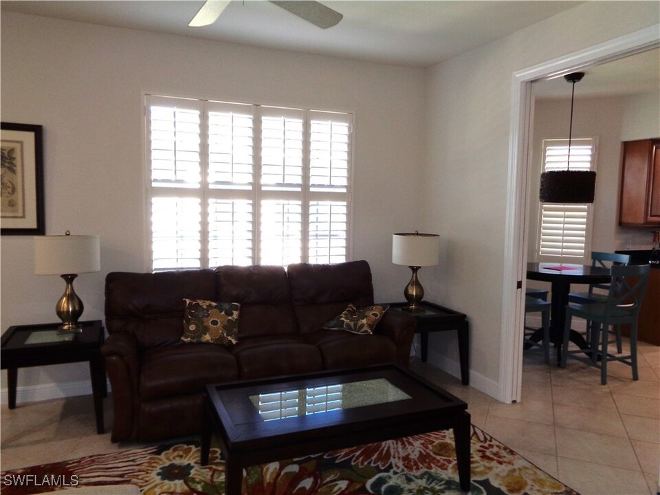 810 Regency Reserve Cir in Naples, FL - Building Photo