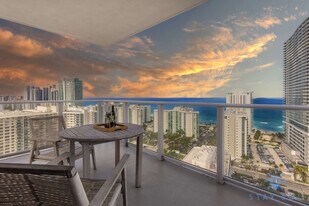 4010 S Ocean Dr in Hollywood, FL - Building Photo