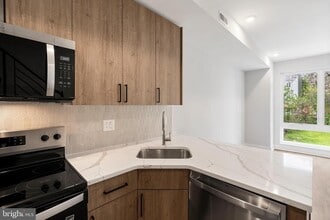 2207 N Franklin St in Philadelphia, PA - Building Photo - Building Photo