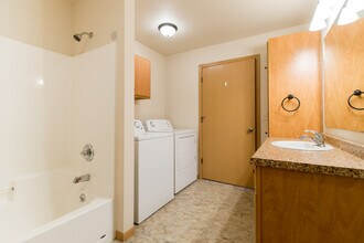 Woodland Estates in Wisconsin Rapids, WI - Foto de edificio - Building Photo