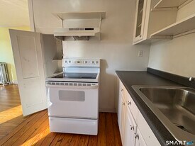 10 High St in Deep River, CT - Building Photo