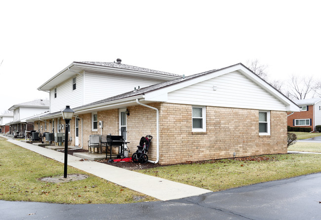 1727 Hilton Ave in Findlay, OH - Foto de edificio - Building Photo