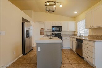 304 Silver Castle St in Las Vegas, NV - Building Photo - Building Photo