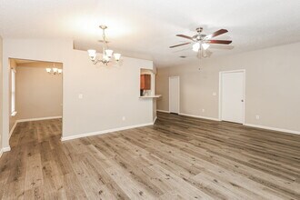 1817 Penzance Pkwy in Middleburg, FL - Foto de edificio - Building Photo