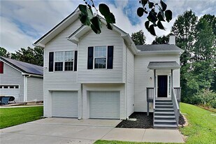 5135 Gable Ridge Way in Sugar Hill, GA - Building Photo