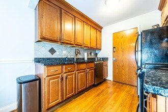 5027 N East River Rd, Unit 2A in Norridge, IL - Foto de edificio - Building Photo