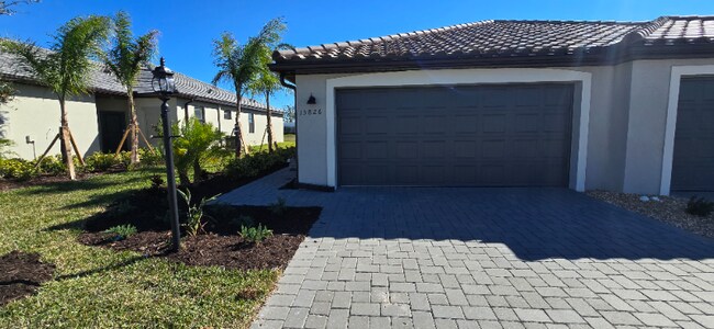 15826 Sunny Day Dr in Bradenton, FL - Building Photo - Building Photo