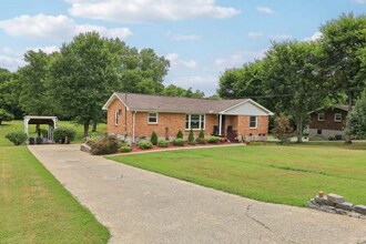 3975 Lawing Dr in Nashville, TN - Foto de edificio - Building Photo