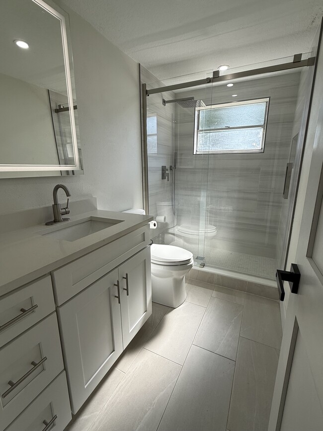 8114 N Newport Ave in Tampa, FL - Foto de edificio - Building Photo