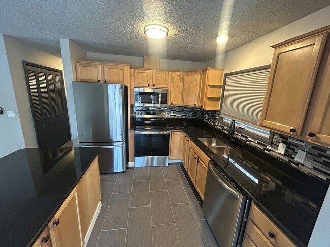 2011 Salem Ct in Anchorage, AK - Building Photo - Building Photo