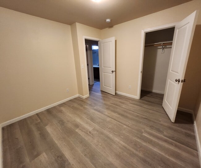 9270 SE Caruthers St in Portland, OR - Foto de edificio - Building Photo