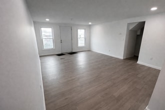 100 Lake Ave, Unit 1 in Hilton, NY - Foto de edificio - Building Photo