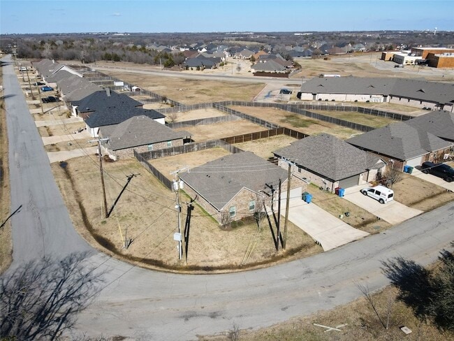 2303 Norwood St in Sherman, TX - Foto de edificio - Building Photo