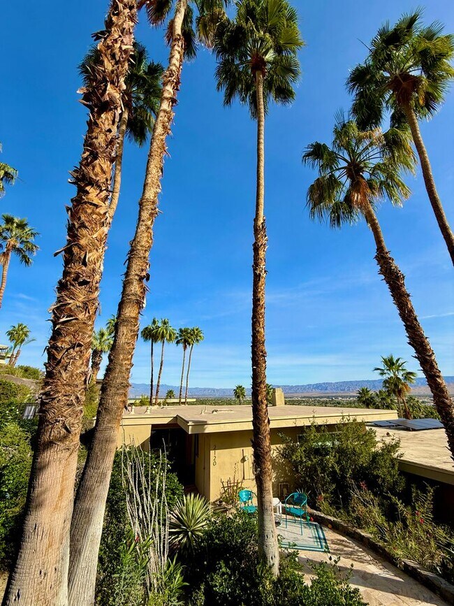 2120 Southridge Dr in Palm Springs, CA - Building Photo - Building Photo