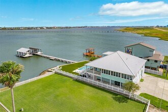 9680 Airway Ln in Galveston, TX - Building Photo - Building Photo