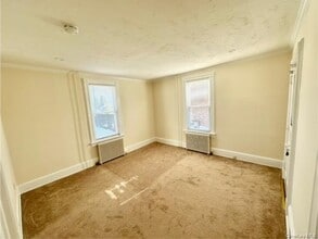 136 Maple Ave in New City, NY - Building Photo - Building Photo