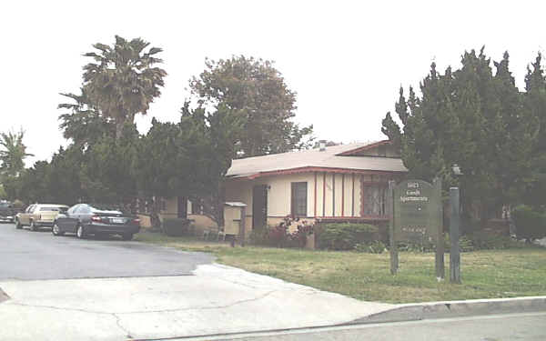 Gault Apartments in Van Nuys, CA - Building Photo