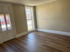 44 S Monroe St, Unit 44 S Monroe St in Tiffin, OH - Foto de edificio - Building Photo