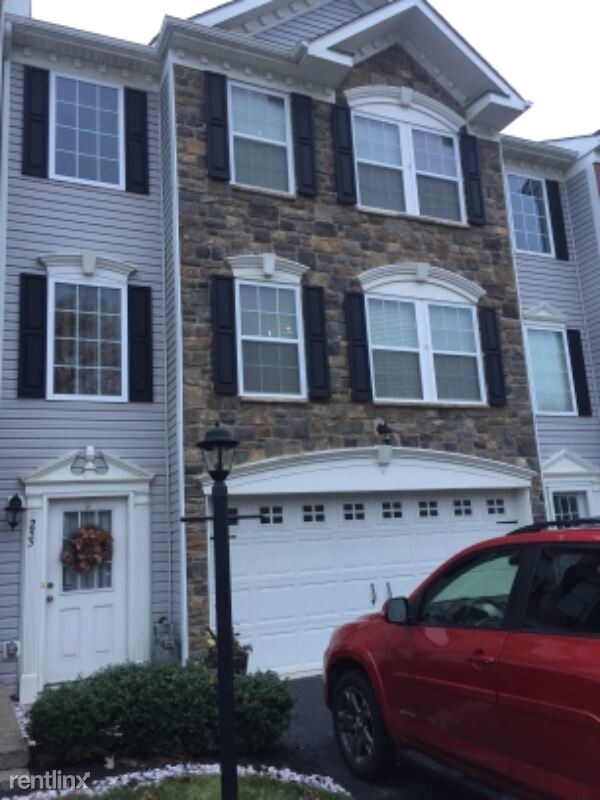 255 Grace Manor Dr Rentals in Coraopolis, PA