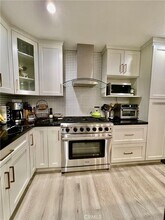 10468 Des Moines Ave in Porter Ranch, CA - Building Photo - Building Photo