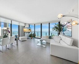 460 NE 28th St, Unit 2001 in Miami, FL - Building Photo
