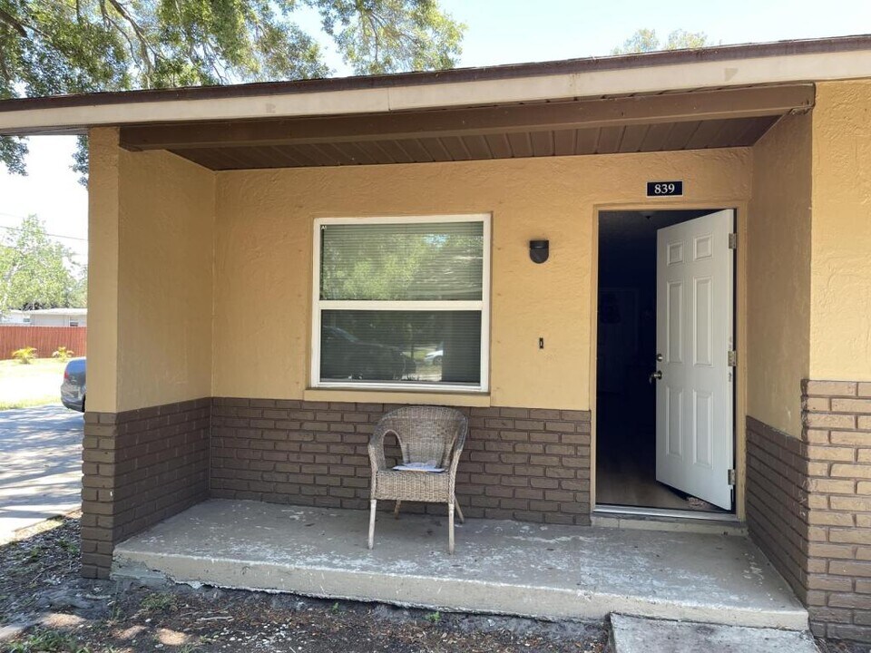 839 Lyndhurst St in Dunedin, FL - Building Photo