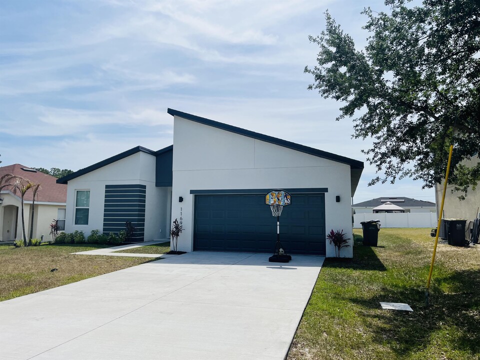 1169 N Platte Ln in Poinciana, FL - Building Photo