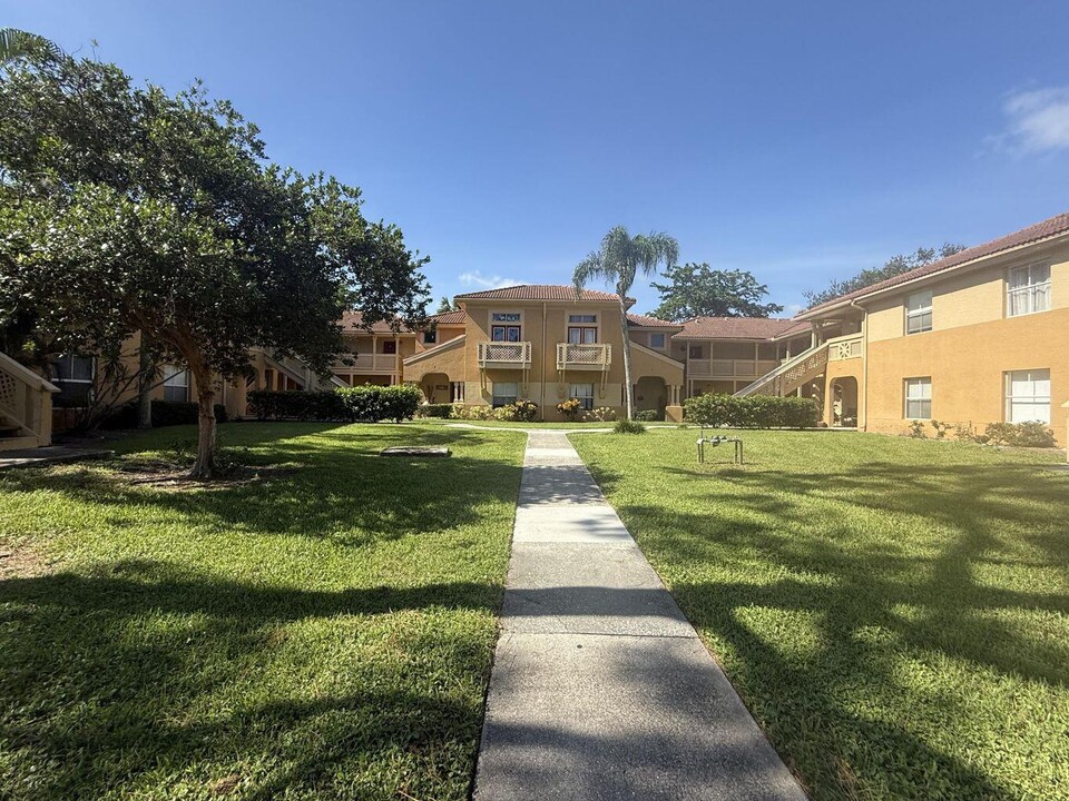 4807 Via Palm Lakes in West Palm Beach, FL - Building Photo