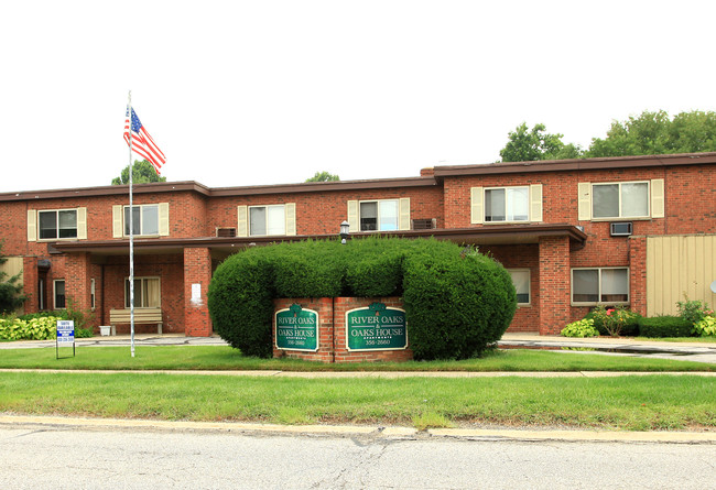 R & A Apartments in Rocky River, OH - Building Photo - Building Photo