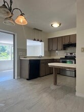 300 94th Ave N in St. Petersburg, FL - Building Photo - Building Photo