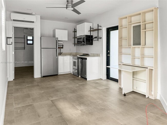 551 NE 26th St in Wilton Manors, FL - Building Photo - Building Photo