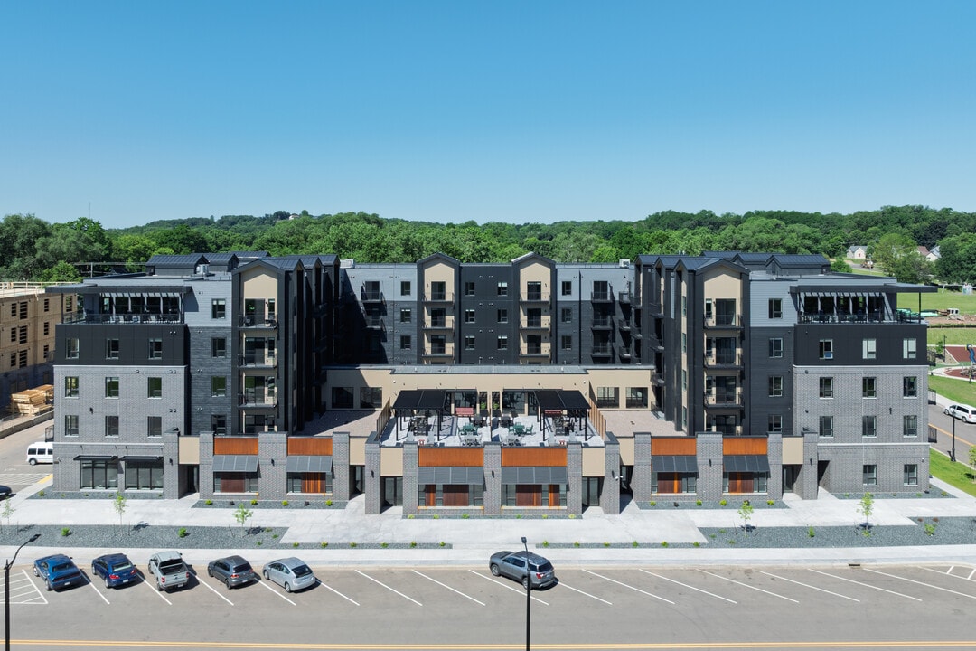 Cannery Square North in Eau Claire, WI - Foto de edificio