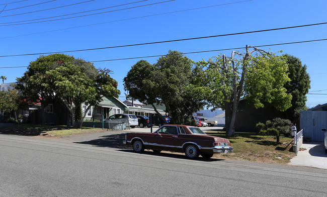 1022-1026 S Tremont St in Oceanside, CA - Foto de edificio - Building Photo