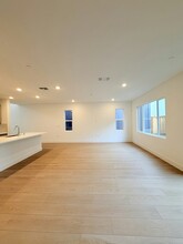 325 N Paso Robles Dr in Mountain House, CA - Building Photo - Building Photo