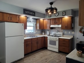 807 S Walnut St in Mahomet, IL - Foto de edificio - Building Photo