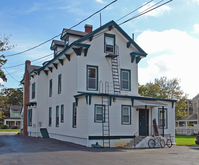 284 S Ocean Ave in Patchogue, NY - Foto de edificio - Building Photo