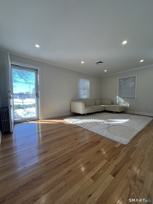 54 McMullen Ave in Stamford, CT - Building Photo - Building Photo