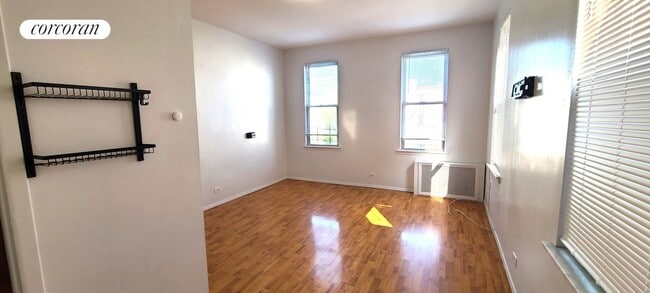 32-29 46th St in Queens, NY - Building Photo - Building Photo