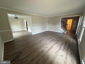 3310 Applegrove Ct in Herndon, VA - Foto de edificio - Building Photo