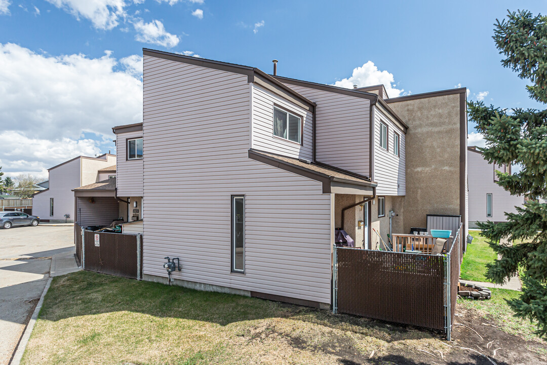 14650 25 St NW in Edmonton, AB - Building Photo