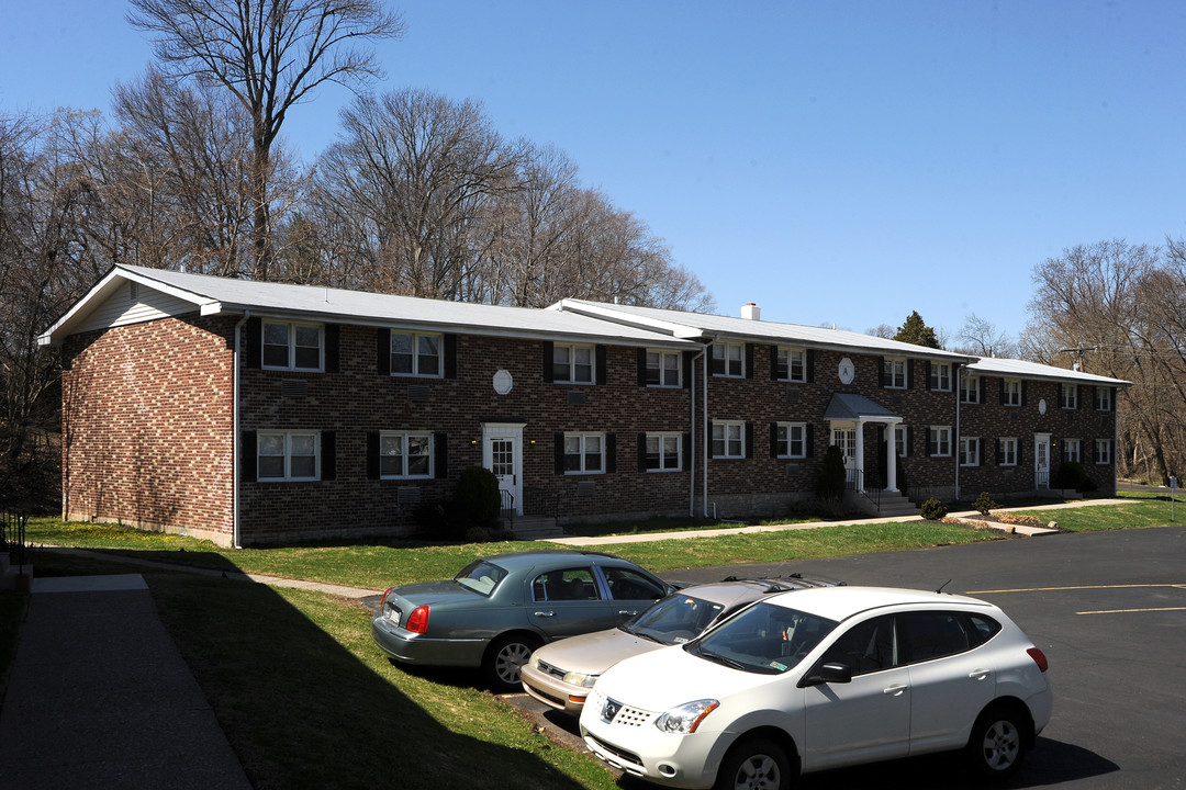 Rolling Acres in Hatboro, PA - Building Photo